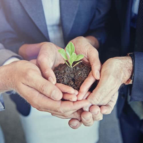 Equipe feliz da LaudoSeg - Comprometimento com qualidade e inovação